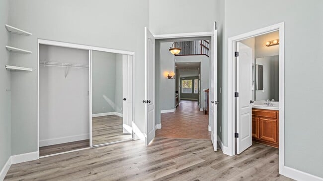 Building Photo - Beautiful two-story in Paradise Crest!