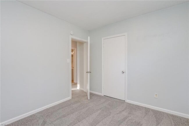 Building Photo - 1447 W 40th St