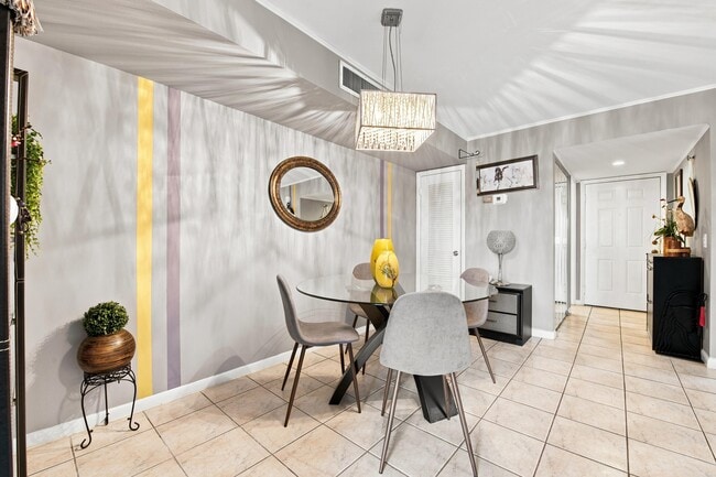Building Photo - 226 Capri E