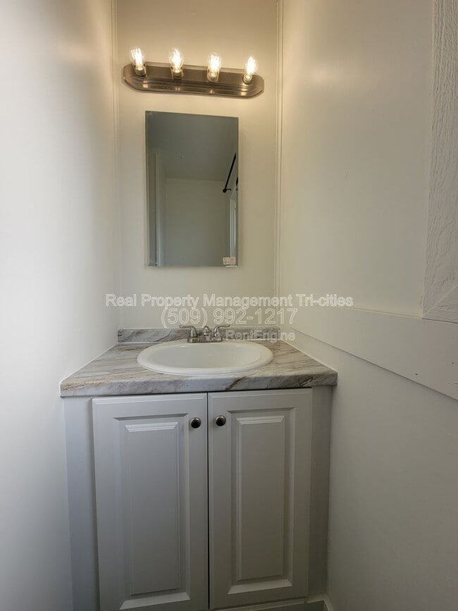 Building Photo - 87 Symons St