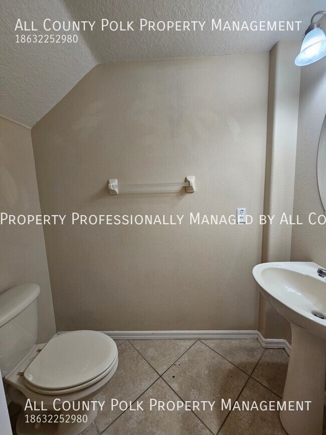 Building Photo - 1721 Altavista Cir