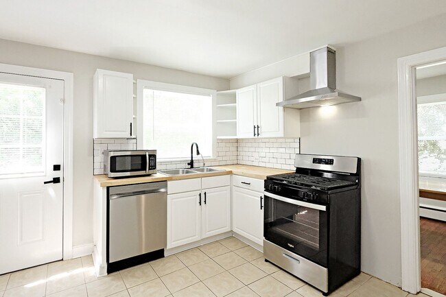 Building Photo - Updated, Pet-Friendly Fry's Spring Duplex - Grad Students Are Welcome!