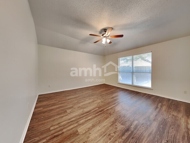 Building Photo - 2708 Emerald Ln
