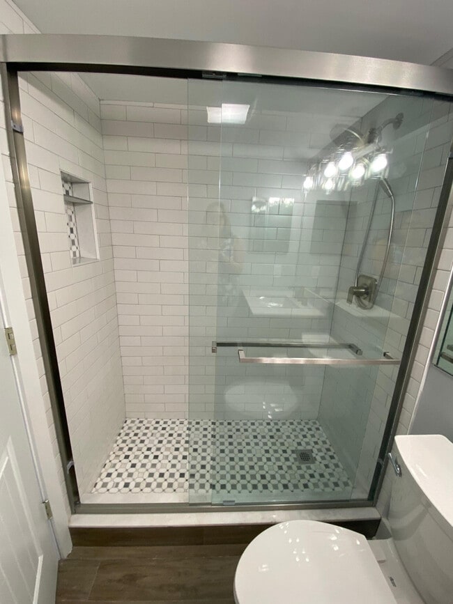 Building Photo - 342 Mansfield Dr