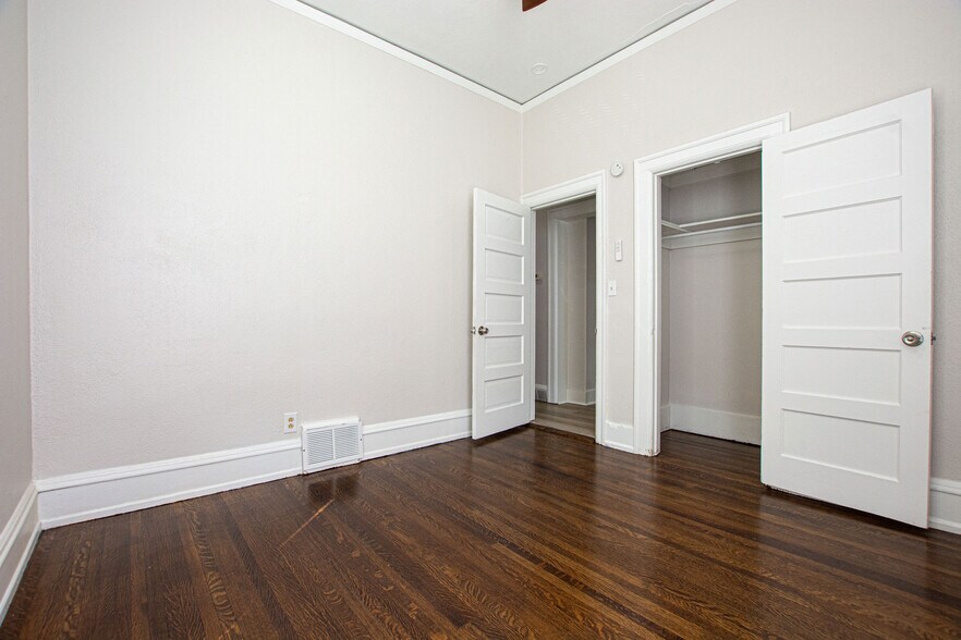 Building Photo - 117 S 39th St