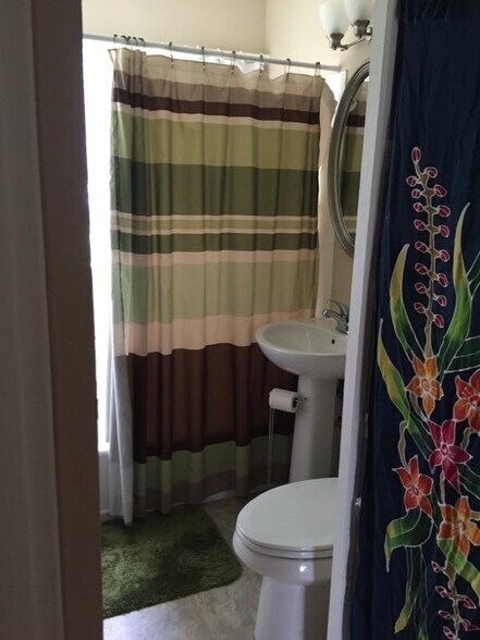 Building Photo - 122 Harding St