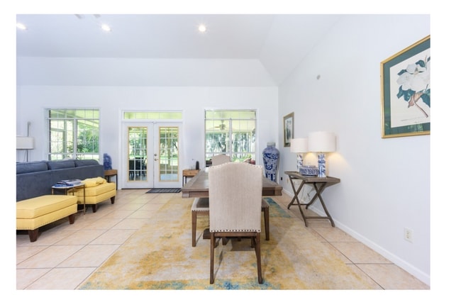 Building Photo - Charming 3 Bedroom , 2 Bath Country Home with Lake Views