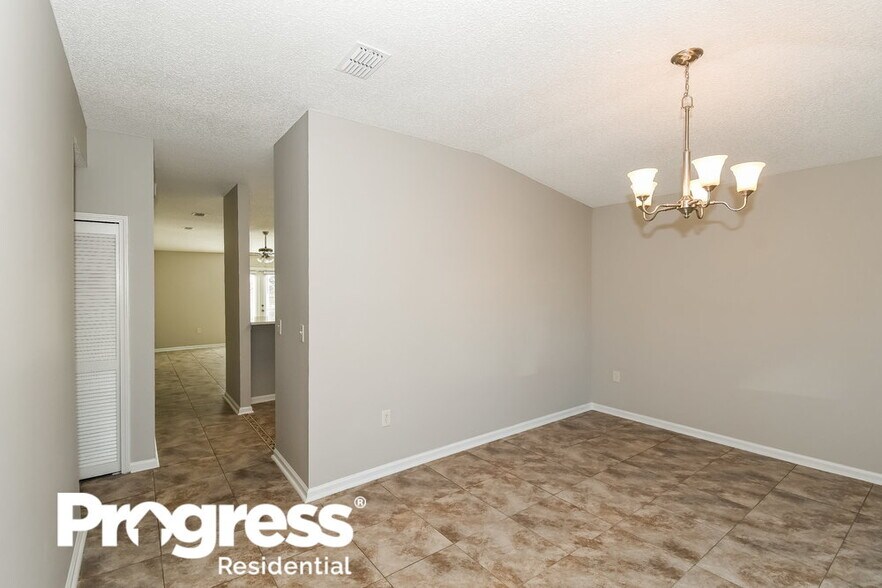 Building Photo - 7518 International Village Dr