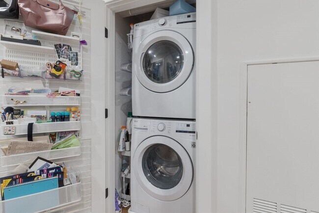 Building Photo - 202 Maverick St