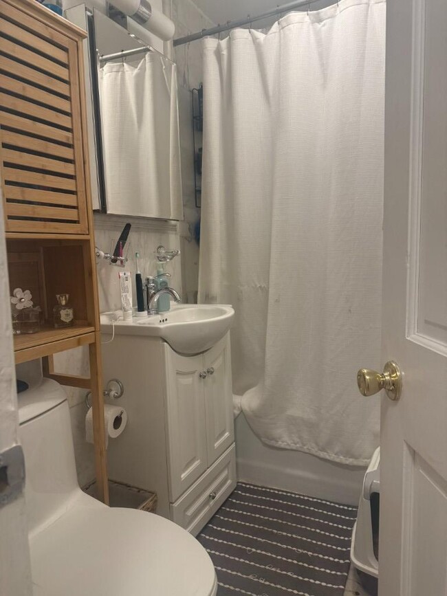 Building Photo - 2 bedroom in New York NY 10128