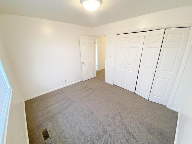 Building Photo - 707 600 W