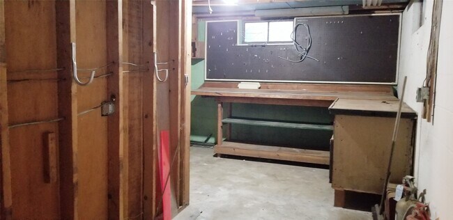 Building Photo - 2845 W 31st St