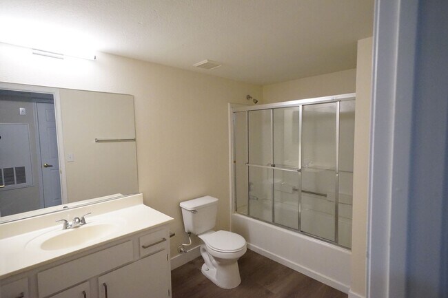 Building Photo - 231 W Horizon Ridge Pkwy