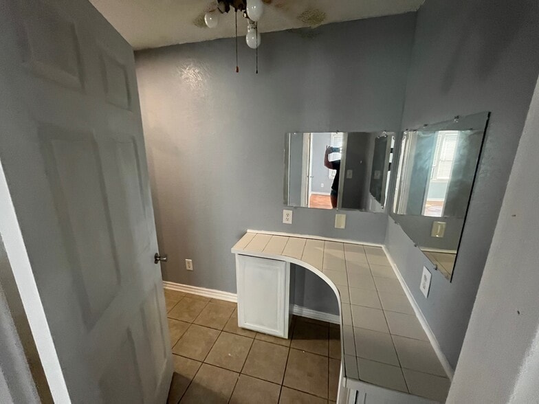 Building Photo - 2314 1st St