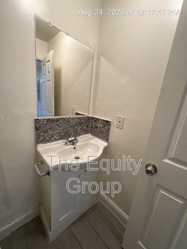 Building Photo - 352 S Blackstone St