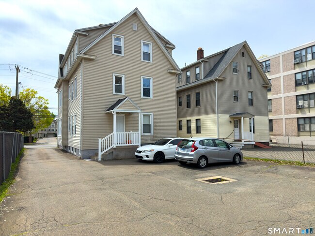 Building Photo - 1005 Whalley Ave