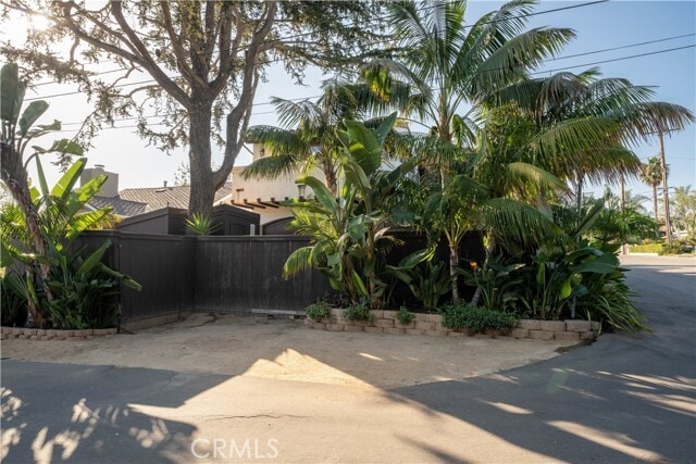 Building Photo - 1481 Santa Cruz St