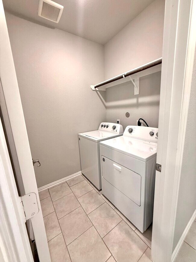 Building Photo - 31755 Wellington Pass