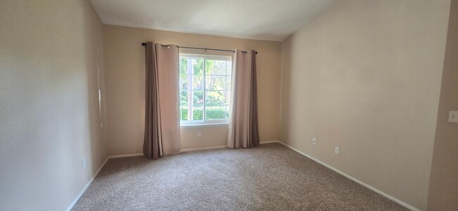 Building Photo - Beautiful 2 Bed, 2 Bath Townhome in Belser...