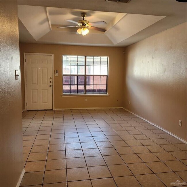 Building Photo - 8 Prosperity Dr