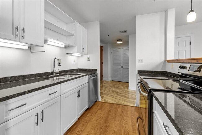 Building Photo - 555 S Water St