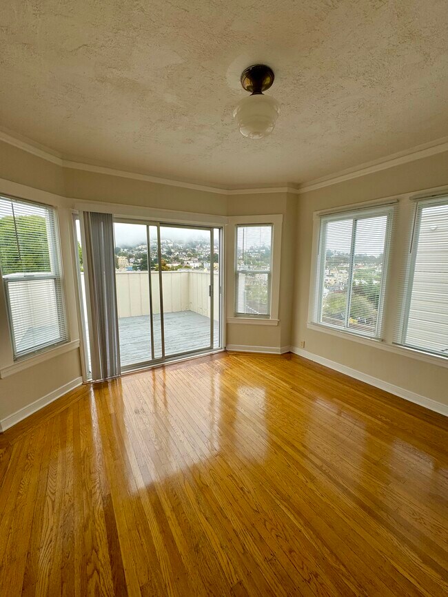 Building Photo - 2538 15th Ave