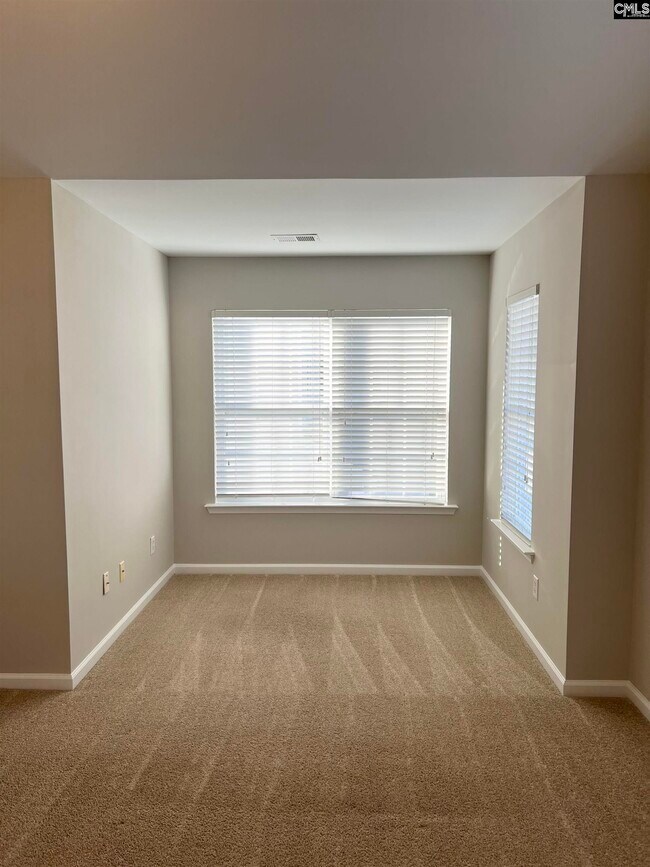 Building Photo - 211 Pinebluff Ct