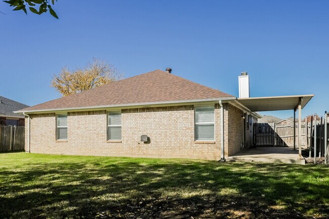Building Photo - 317 Helmsford Trail