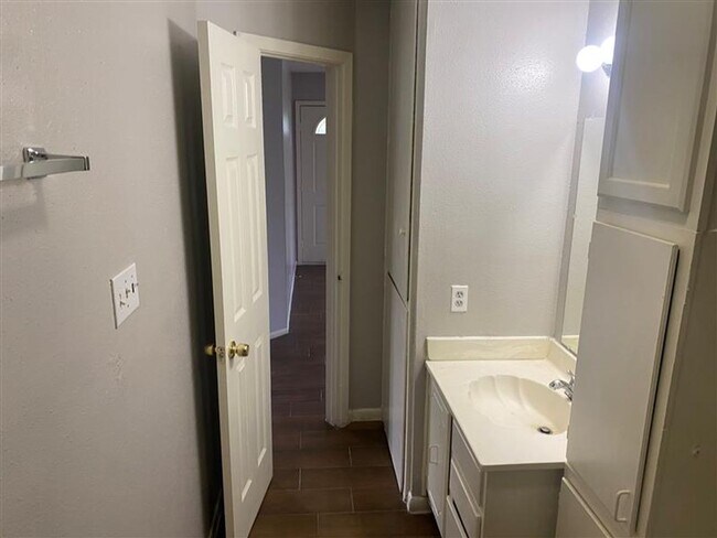 Building Photo - 7920 Falcon Ridge Dr