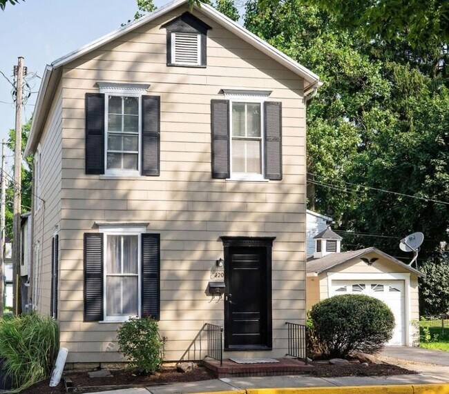 Building Photo - 420 St John St