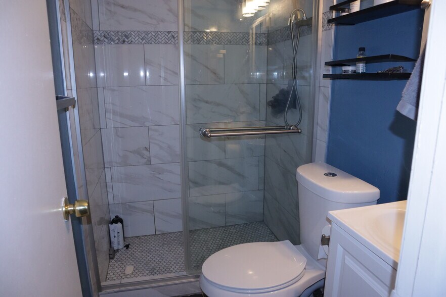 Building Photo - 4918 Chenango Cir