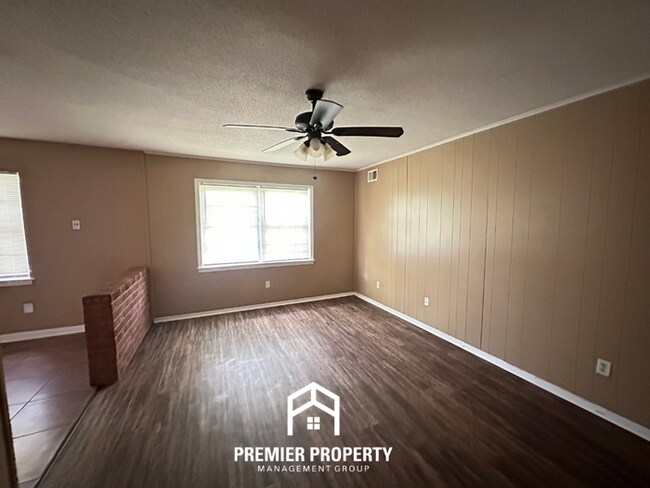 Building Photo - Move-In Ready 4BR Home in 38134 - Airy Living Spaces & Private Backyard