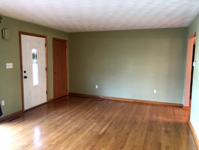 Building Photo - 3486 PA-711