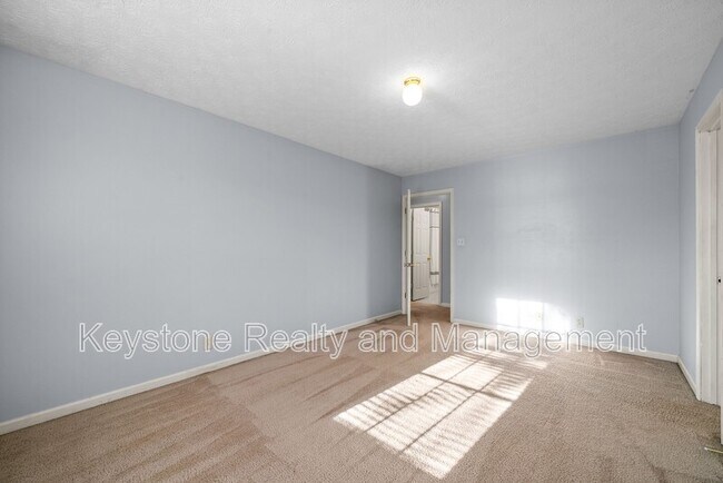 Building Photo - 609 Artic Ave