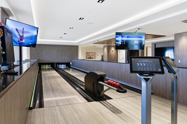 Building Photo - 220 Lake Shore Dr