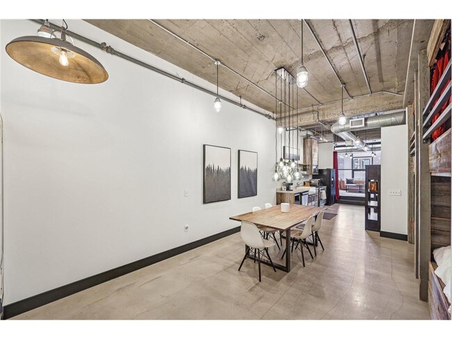 Building Photo - 718 N Washington Ave