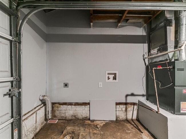 Building Photo - 1338 South Dr