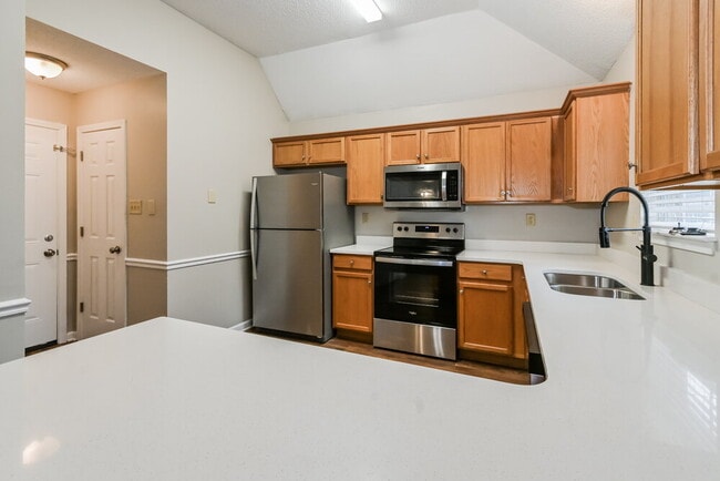 Building Photo - 180 Garden View Dr