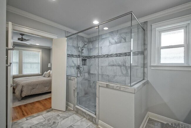 Building Photo - Mid-City Luxury Rental – 4 Bed / 3 Bath
