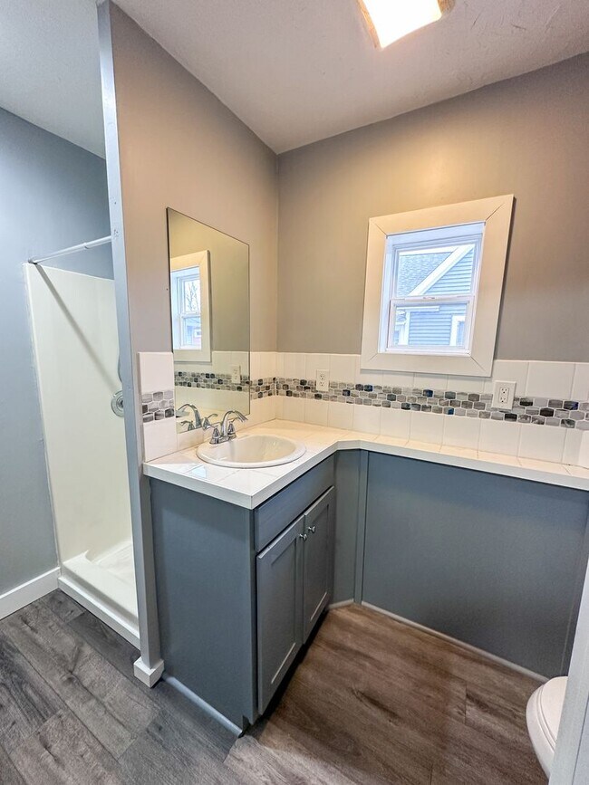 Building Photo - 921 Fourth NW