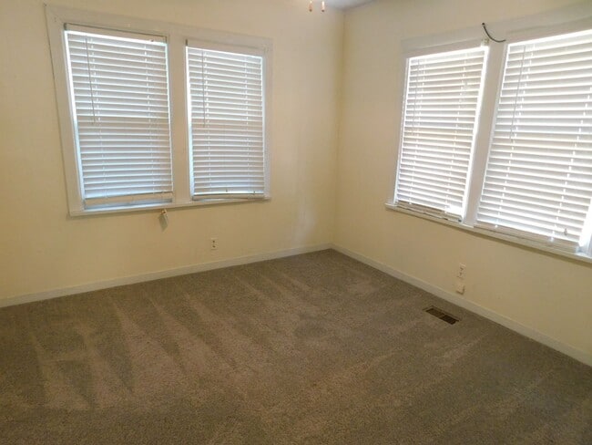Building Photo - 2 Bedroom Home in El Dorado