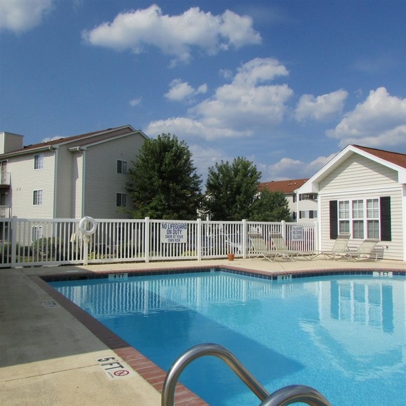 Pool - Autumn Park Apartments