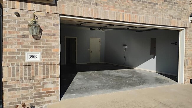 Building Photo - 3909 NE Kensington Ave