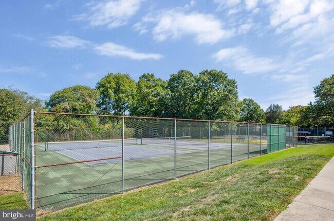 Building Photo - 13 Silverwood Cir