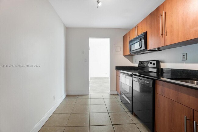 Building Photo - 3000 S Ocean Dr