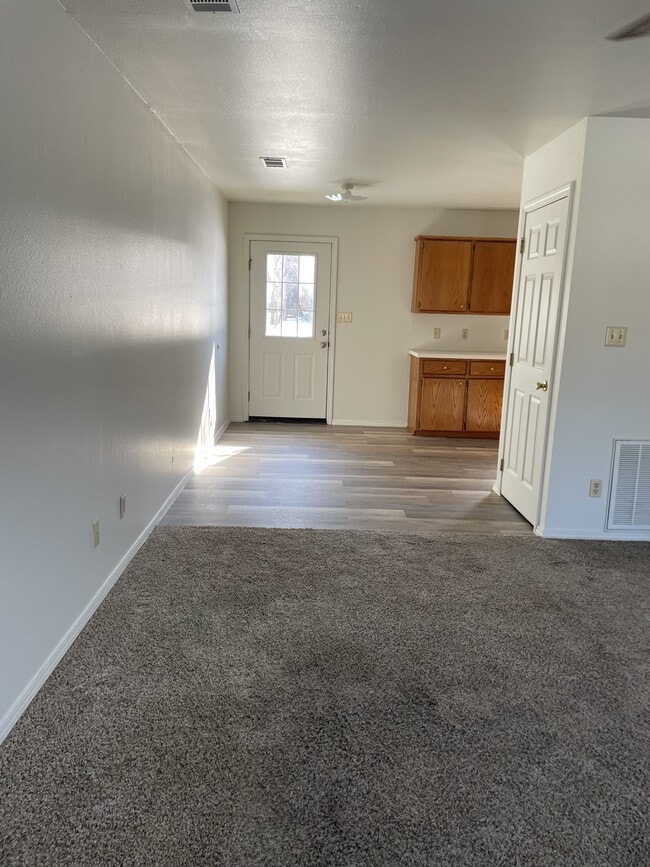 Building Photo - 902 W Oklahoma Ave