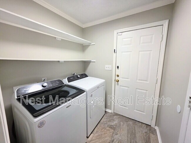 Building Photo - 7320 Avila Dr