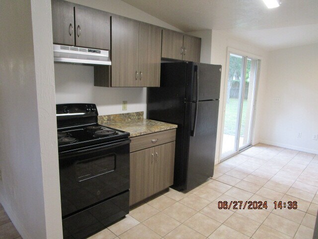 Building Photo - 446 Elsie Ave
