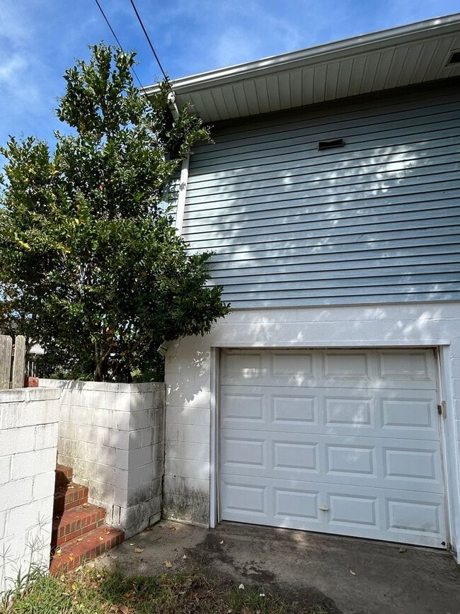 Primary Photo - 3 Bed 2 Bath Coastal Living Near the Ocean...