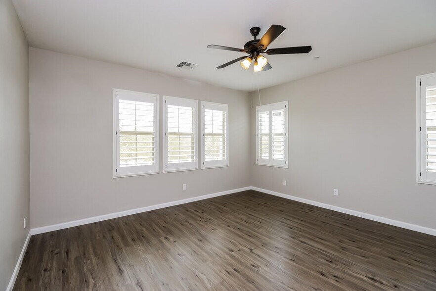 Building Photo - 1963 S Follett Way